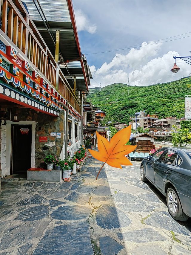 馬爾康市裡的藝術小鎮。