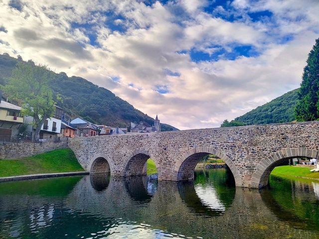Molinaseca: A Peaceful Stop on the Camino de Santiago 🏞️🌉