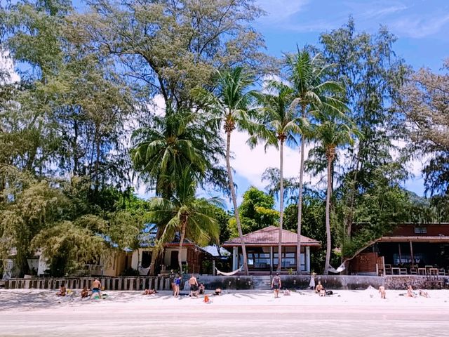 Sun, Sand & Savings: The Ultimate Summer Budget Guide to Sairee Beach