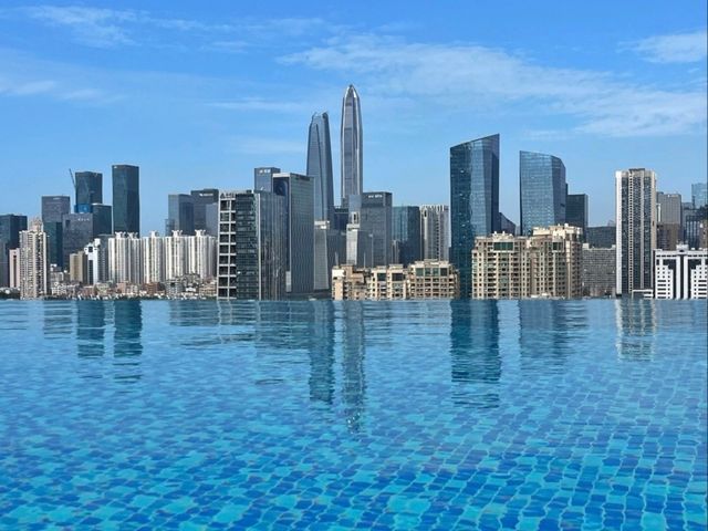 🏙️ 深圳CBD高空祕境！270°無邊際泳池打卡！下班直達「偽出國」度假天堂🌊✨