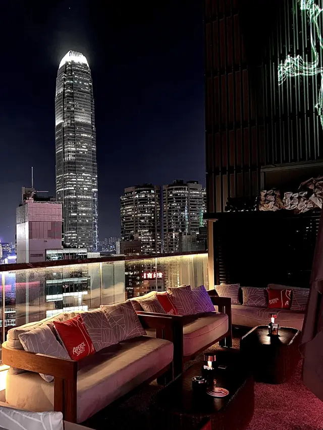 The after-work garden for Central office workers! The Trilogy rooftop bar is so chill