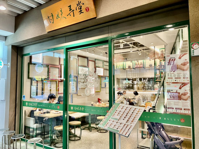 Taipei’s Best Bite: Crispy Dumplings + Kumquat Tofu 📸✨