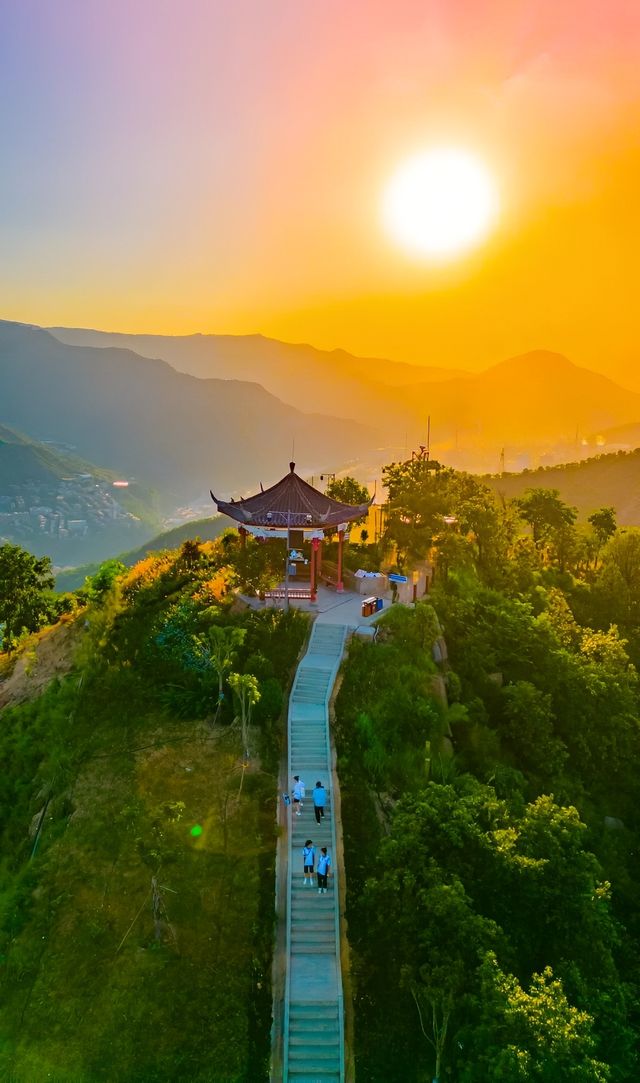 絕美東華山 城市山頂的一眼萬年