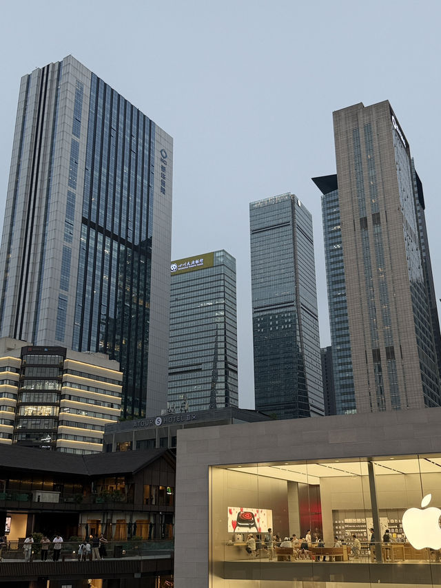 Outdoor Luxury Shopping in Chengdu🇨🇳 Outdoor Luxury Shopping in Chengdu🇨🇳