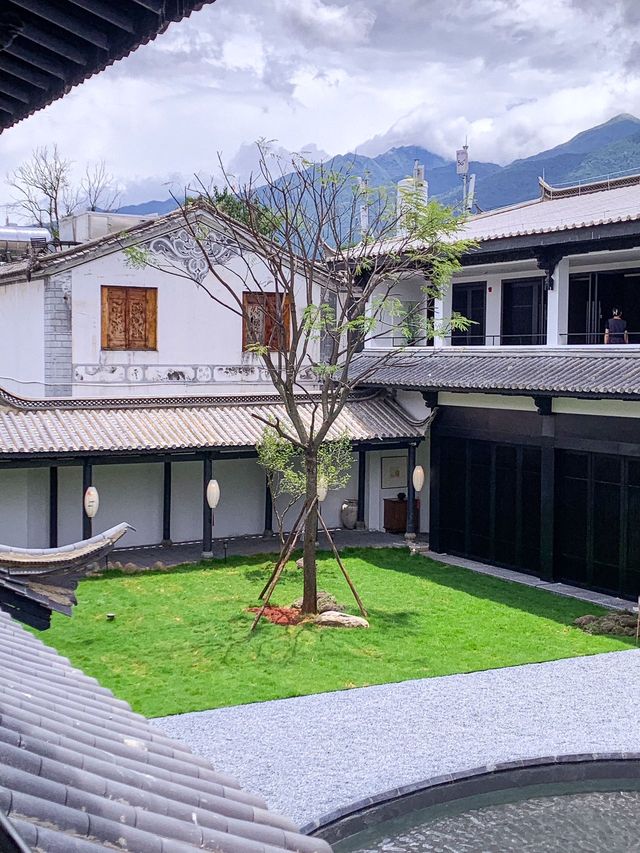 假期來大理躺平，居然挖到這家神仙酒店 宋風庭院+智能家居+博物館級古建，進門直接哇塞：這才是度假該有
