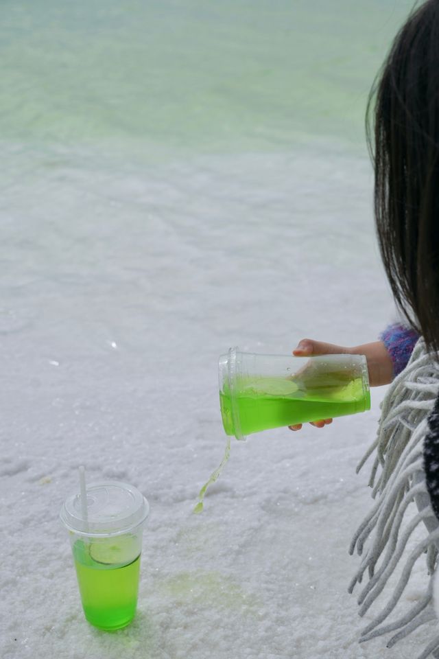 察爾汗鹽湖：這抹治癒綠，值得怒拍10086張！   誰懂啊！察爾汗鹽湖的綠真的戳中人心最軟的地方