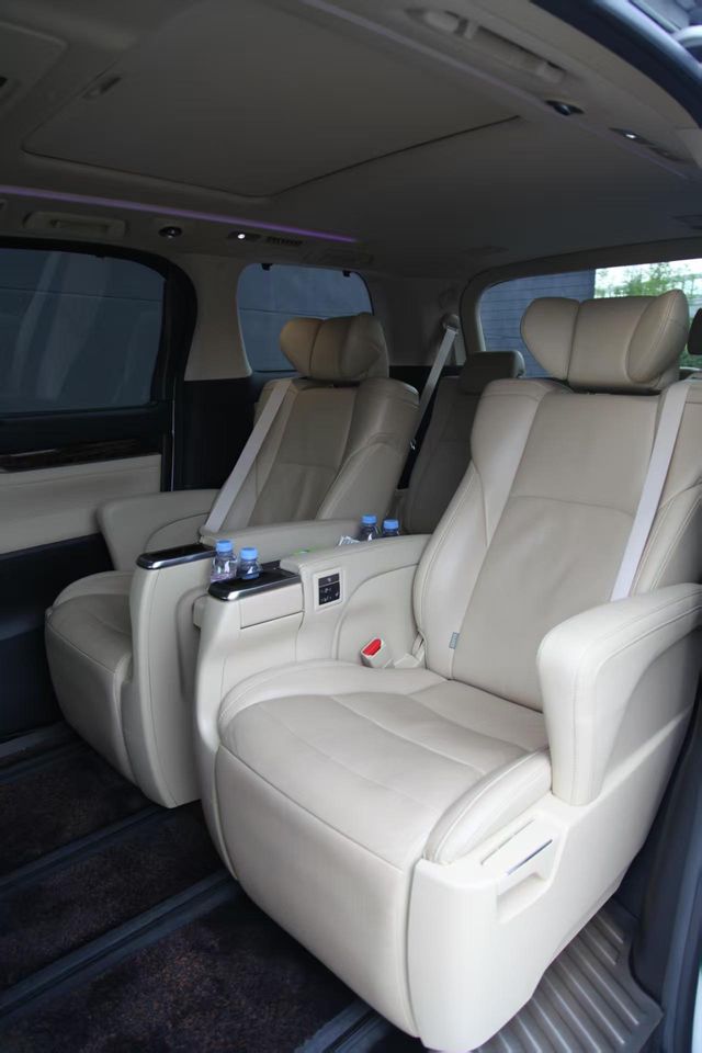 北京40℃+埃爾法把冷氣房裝車裡 北京40℃+埃爾法把冷氣房裝車裡