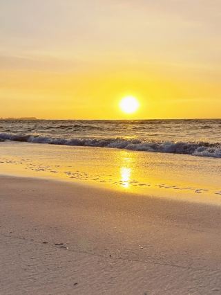 Perth's Horizon Ball & Sunset Beach: Where the Sky Dances with the Sea! 🌅🏖️