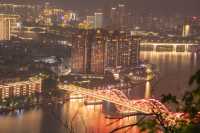 來感受柳州夜景的燈光璀璨，在馬鞍山公園山頂上。