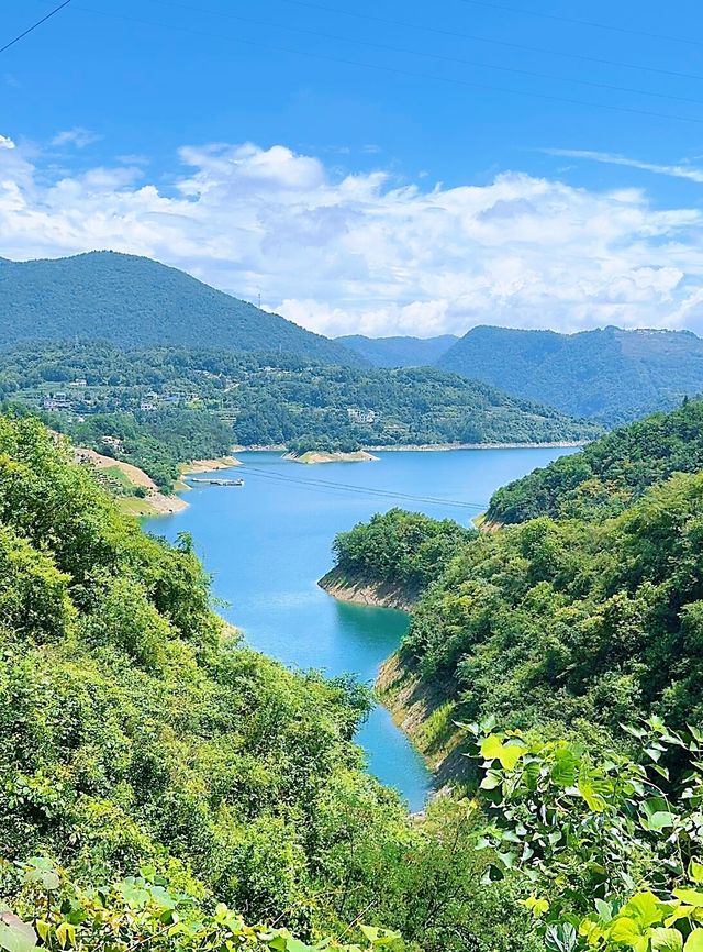 清江畫廊絕美秘境！長陽山水畫鏡裡的仙氣打卡點🏞️

🛶清江畫廊，宜昌長陽的人間仙境！青山綠水間藏著土