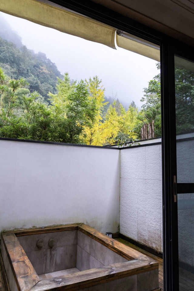 青城山避世神店私湯泡著看山霧