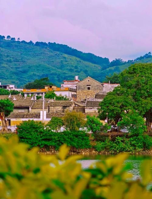 廣西靈山一日精華遊攻略  寶貝們，一日玩轉廣西靈山，這份攻略碼住！  行程安排  上午：六峰山風景區