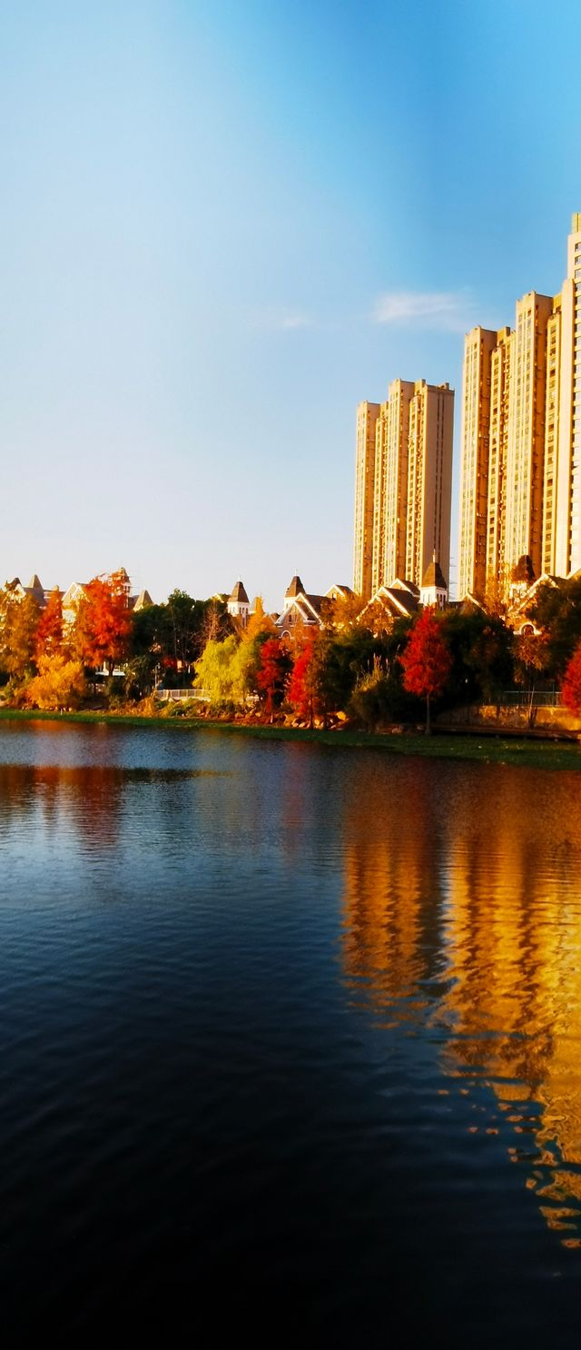 夕陽映照下的歐式建築構成的絕美風景