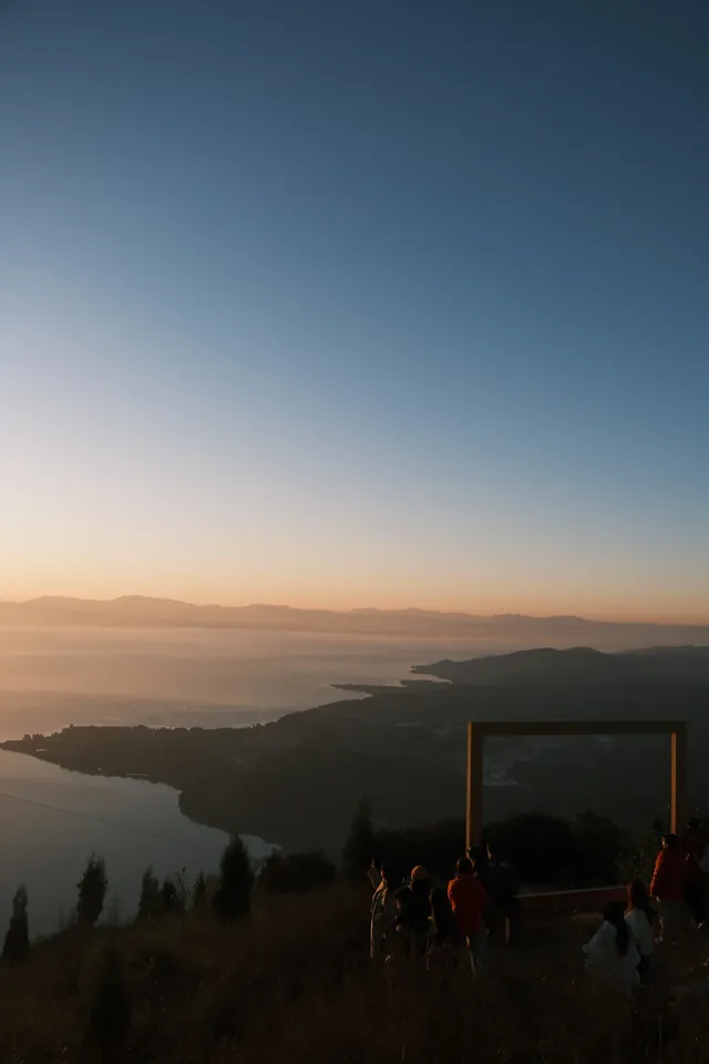 西山貓貓菁日出、晨霧、圓月 西山貓貓菁日出、晨霧、圓月