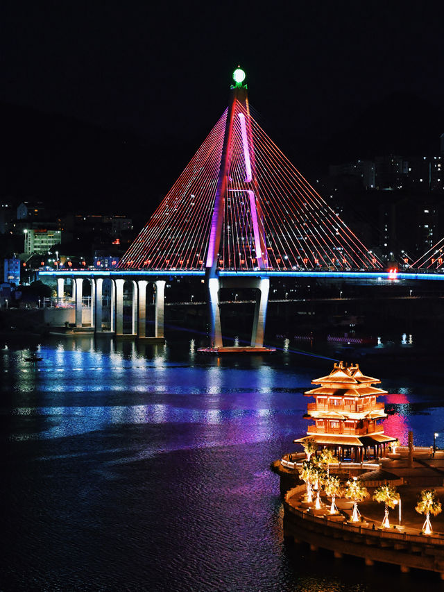 恩施秘境探險日記|3h驚險國道直達「巴東曼哈頓」 恩施秘境探險日記|3h驚險國道直達「巴東曼哈頓」