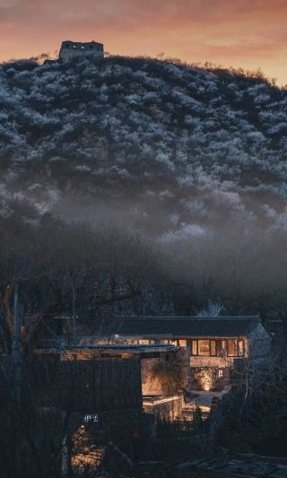 สุดยอดบ่อน้ำพุร้อนส่วนตัวในปักกิ่ง! ดอกไม้แสนโรแมนติกปกคลุมด้วยหิมะ ณ เชิงกำแพงเมืองจีน