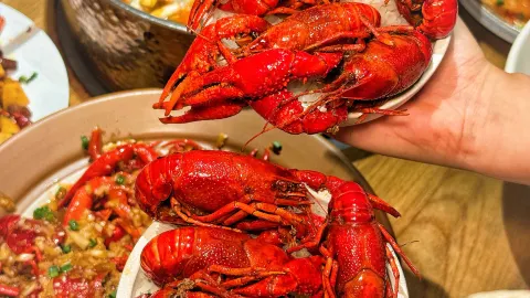 Twenty-five years of Guizhou-style street food hidden in the alleys of Huaqiangbei, Shenzhen. — traveler post in Huaqiangbei Area