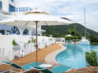 Experience the hidden Santorini in Guangdong for about 500 per person by staying in a blue and white castle by the West River!