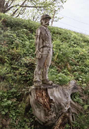 Brienz, Switzerland | Lakeside wooden carving town for summer