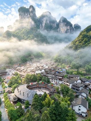 Aizhai wonder | walk on the cloud bridge and fall into the valleys and Miao songs of western Hunan  || The bridge soars in the air, the canyon roars. This is not a special effect, it is