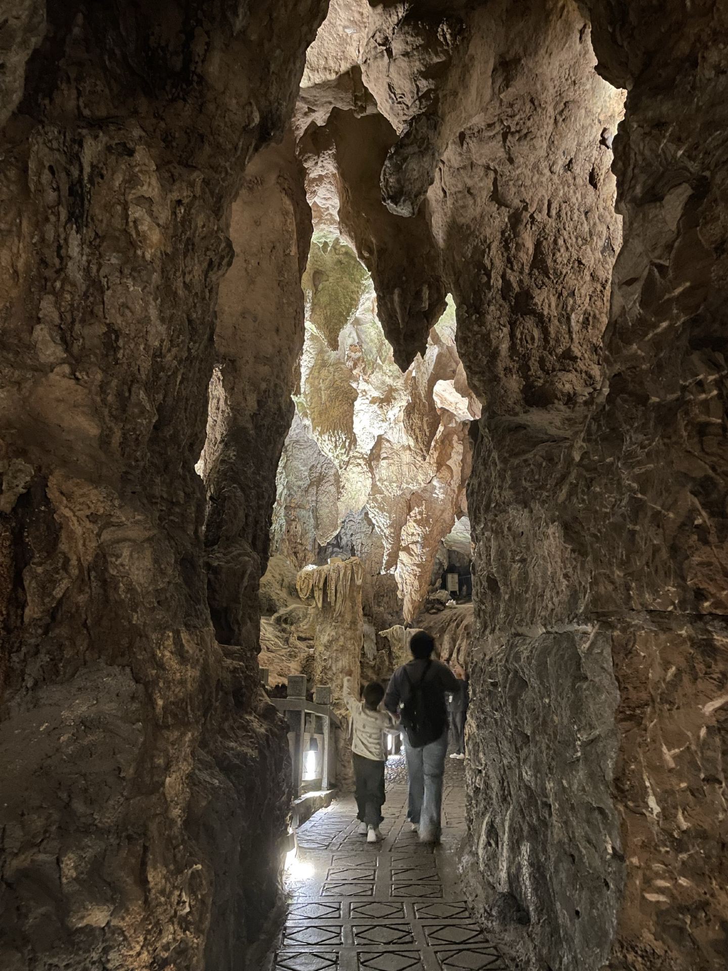 ✨ Exploring the Silver Cave in Yangshuo 🇨🇳🪨