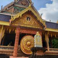 วัดเนรมิตวิปัสสนา วัดสวยด่านซ้าย