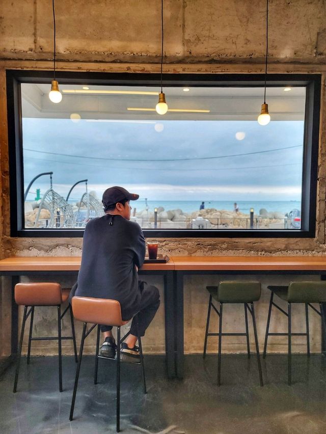 액자뷰 프레임에 담긴 오션뷰가 완벽한 기장카페🌊