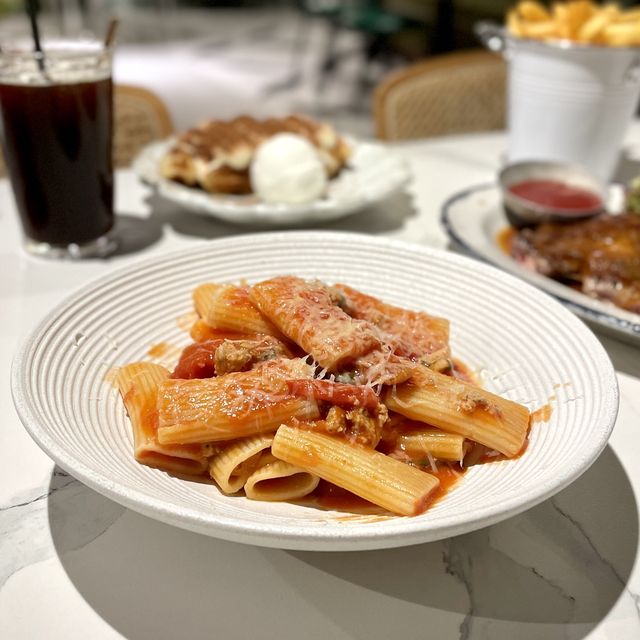 旺角朗豪坊文青café 出色牛角窩夫/扒類任食薯條