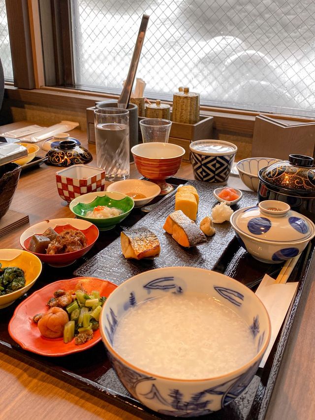 정갈한 아침 조식으로 료칸에서의 하루 시작🥢