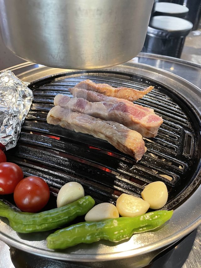 【弘大】一人焼肉できる！最高熟成肉🇰🇷チョンドンオク