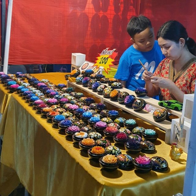 เดินชิล ชิม ช้อป ถนนคนเดินเมืองกระบี่