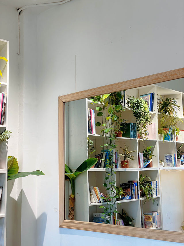 ร้านคาเฟ่น่าไปที่ The Cafe Apartment