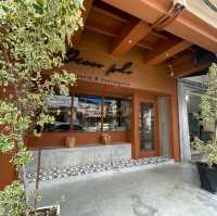 Heritage Cafe Bliss: Friends' Delight