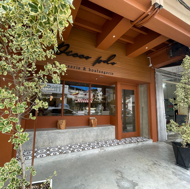 Heritage Cafe Bliss: Friends' Delight