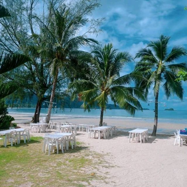 ที่พักเกาะช้าง ติดทะเล🌊
มีหาดส่วนตัว แค่คนละ 750 บาท💵
