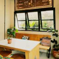Leo Antiques & Coffee