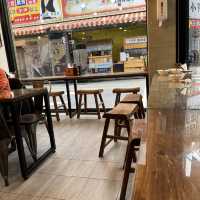 台湾　桃園　中壢　十三張紅油抄手　新生店