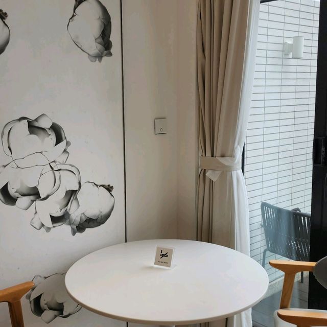 A posh and modern hotel surrounded by serenity, the sea and nature