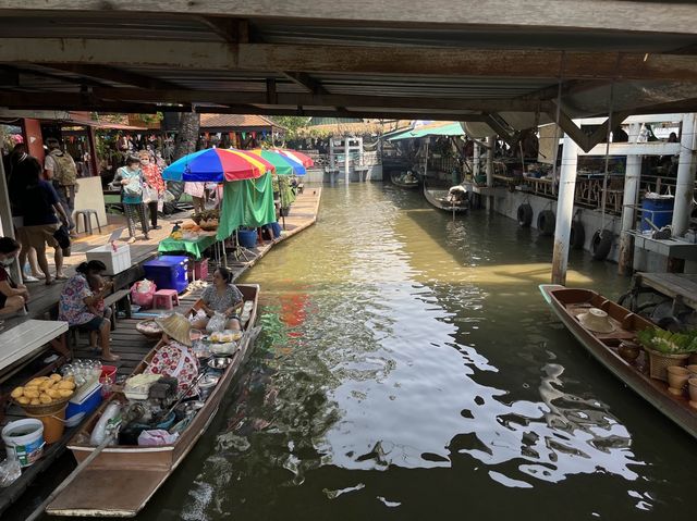 วันชิวๆ กับตลาดน้ำตลิ่งชัน