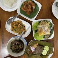 เฮือนเพ็ญ เชียงใหม่ ร้านอร่อยล้ำลำ