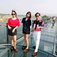 สะพานกระจกเมืองกาญจนบุรี​