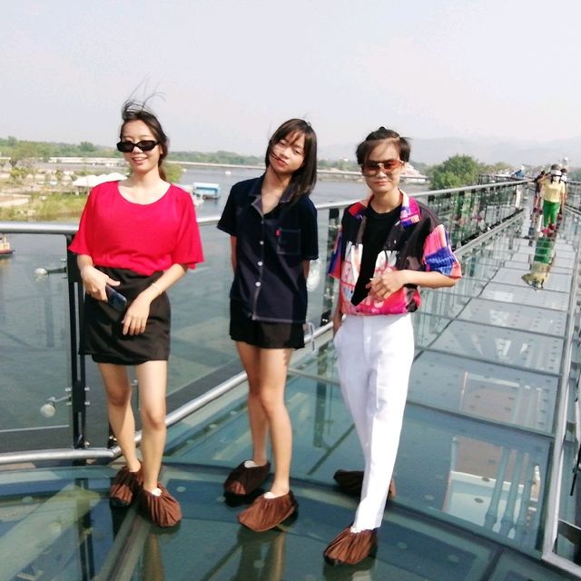 สะพานกระจกเมืองกาญจนบุรี​