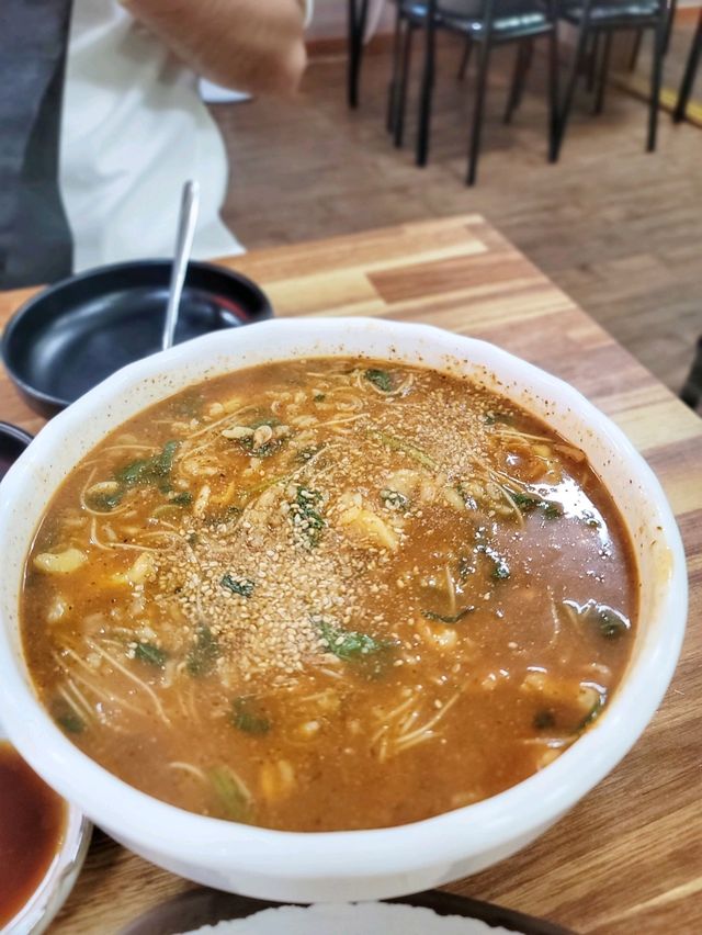 요즘 핫한 예산 여행, 맛집 추천!