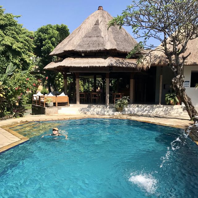 Buffet brakefast by the pool
