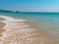 หาดทรายสีขาว อีกหาดน่าเที่ยวของภูเก็ต