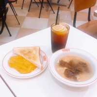 三點三下午茶時間🤪九龍灣復古裝修茶餐廳🍴