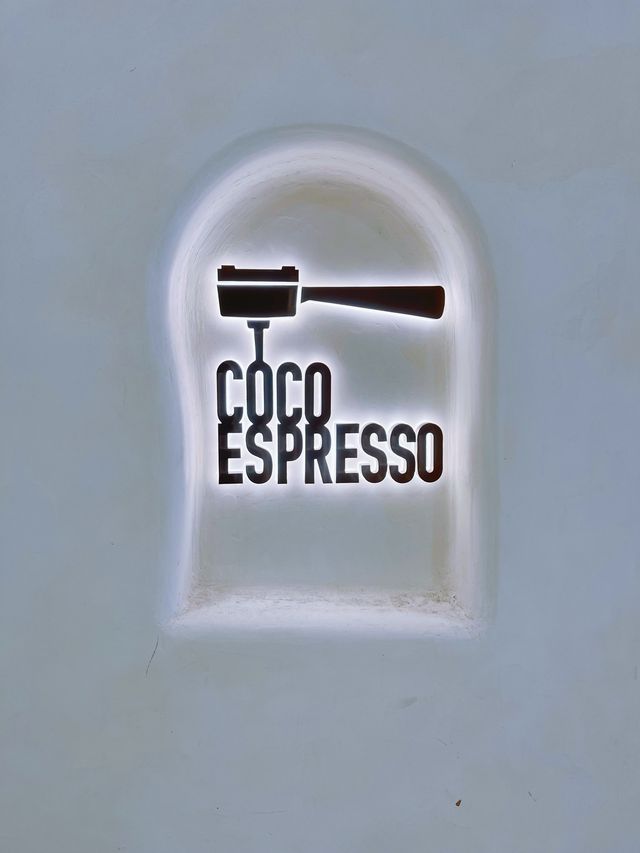 希臘洞穴純白cafe☕️文青打卡必到💁🏻‍♀ 