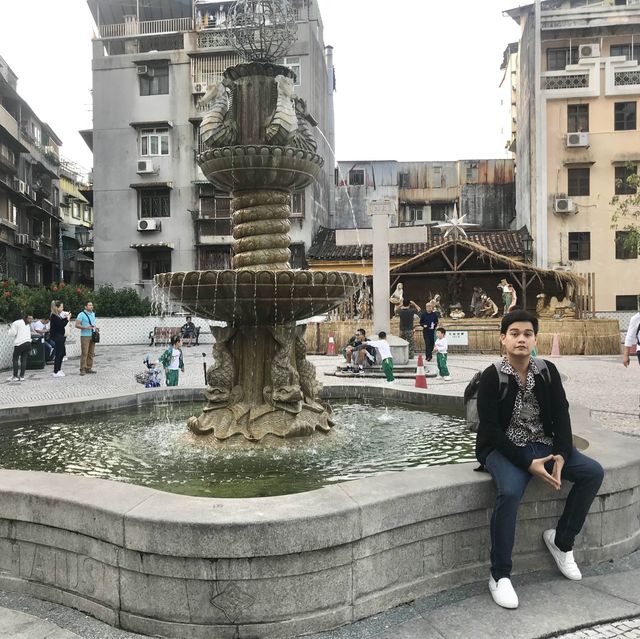 จัตุรัสเซนาโด้ Senado Square จัตุรัสเซนาโด้ Senado Square