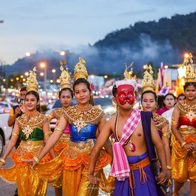 ประเพณีชักพระ แห่เรือพนมพระ