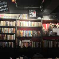 《兵庫 神戸》 外国人さん達が集う隠れ家BAR🐥